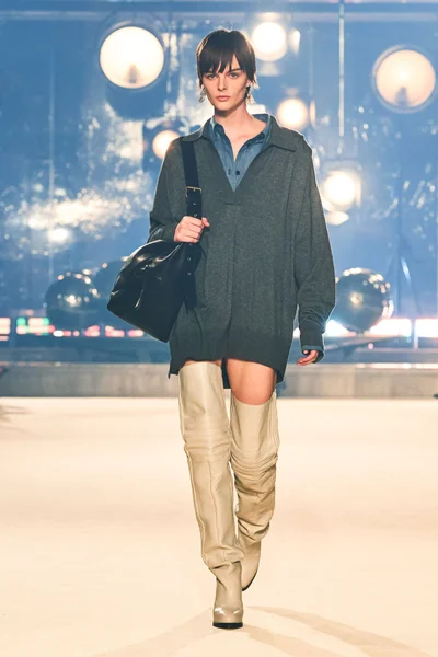 Look 19